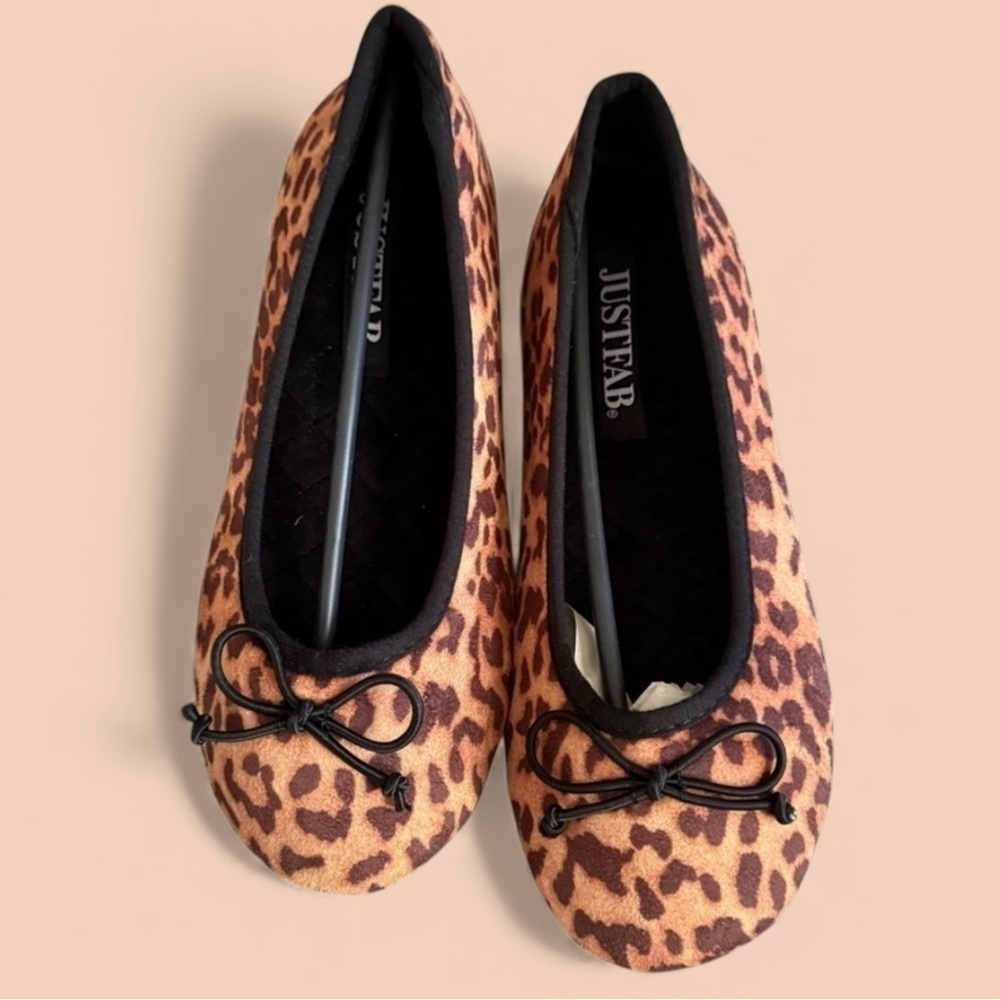 🍒NWT-JustFab Animal Print Women's Flats